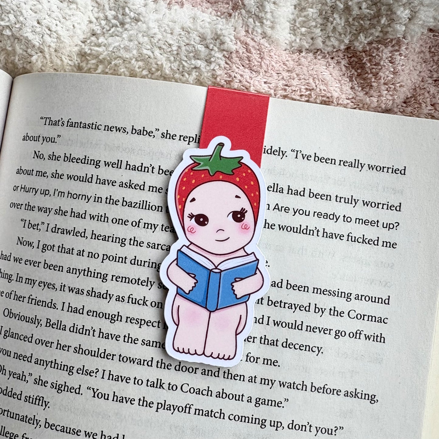 Berry Bookish - Magnetic Bookmark (Sonny Angel)