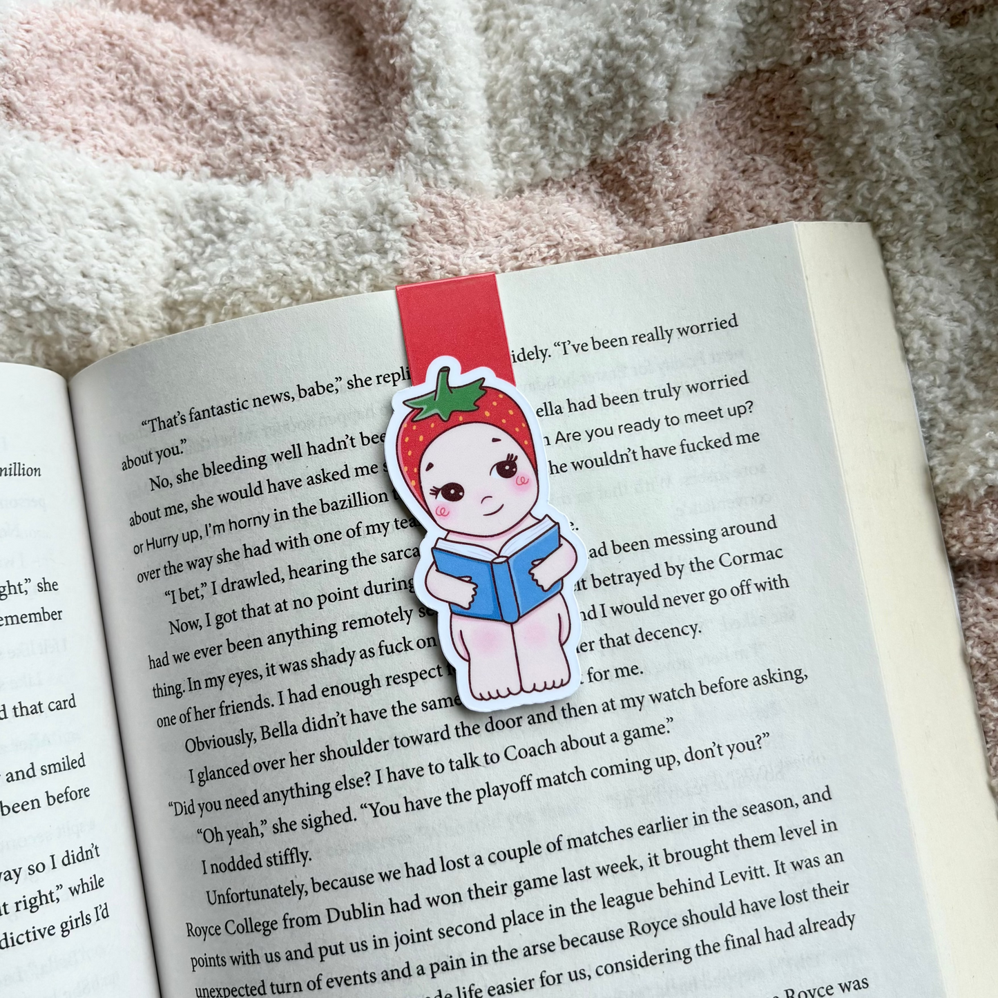 Berry Bookish - Magnetic Bookmark (Sonny Angel)